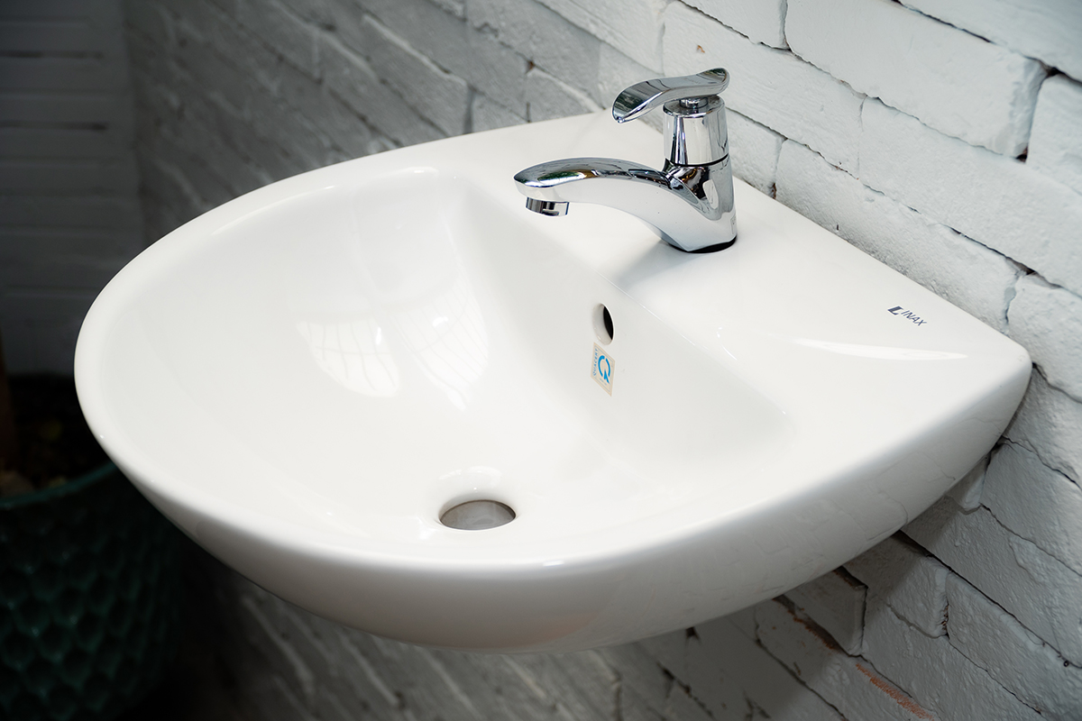 Chậu rửa lavabo treo tường INAX L-285V (L285V) (L-285VFC)